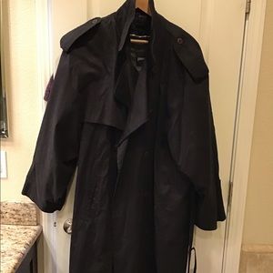 Pierre Cardin men’s trench coat.44R Black